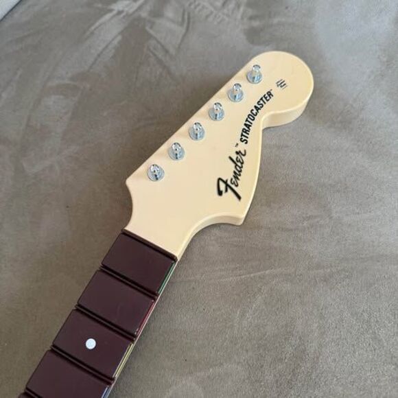 X BOX ONE Rock Band 4 Wireless Guitar Fender Stratocaster For Xbox One - Picture 4 of 7